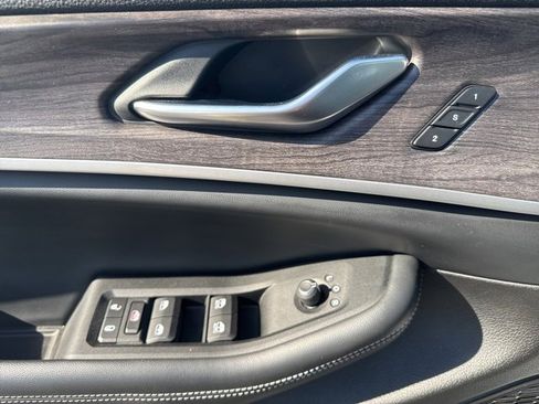 Used 2023 Jeep Grand Cherokee Limited w/ Luxury Tech Group II image 20