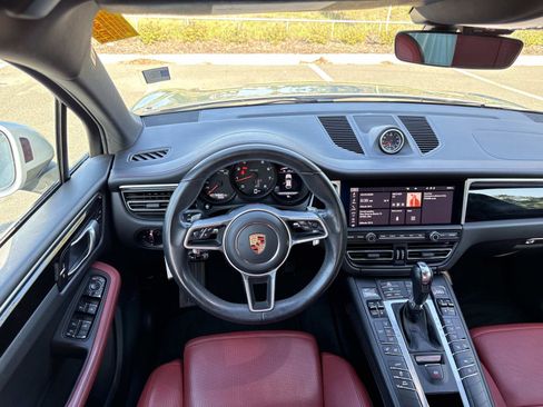 Used 2020 Porsche Macan AWD/4WD image 13