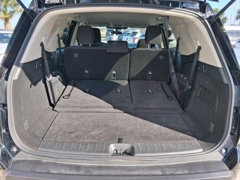 Used 2024 Nissan Pathfinder S image 6