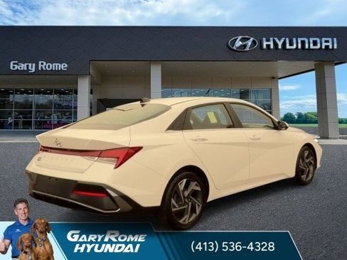 Used 2024 Hyundai Elantra SEL w/ Convenience Package FWD image 8