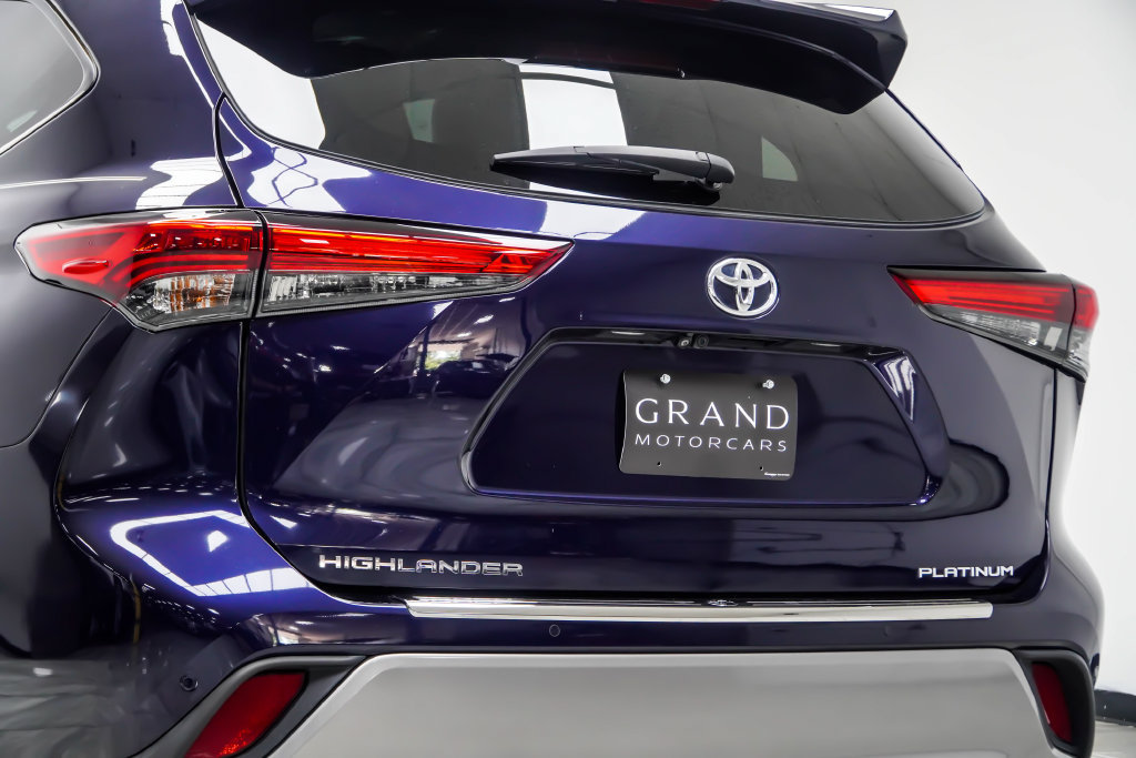 Used 2023 Toyota Highlander Platinum FWD image 16