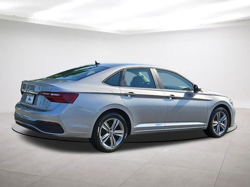 Used 2024 Volkswagen Jetta SE image 7