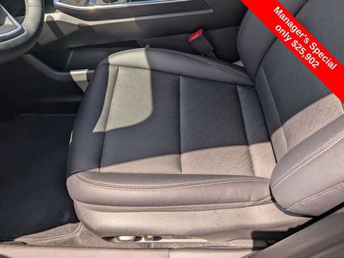 Used 2026 Chevrolet Equinox LT w/ Convenience Package II FWD image 21