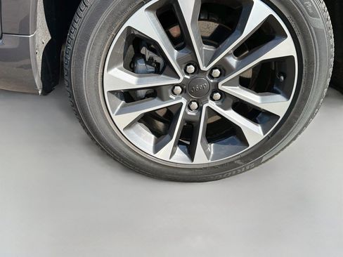 Used 2023 Jeep Grand Cherokee Overland w/ Advanced Protech Group III AWD/4WD image 32