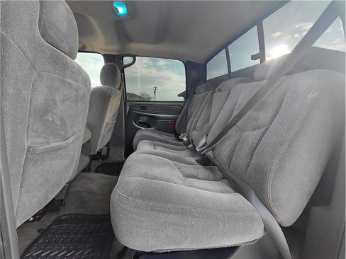 Used 2005 Chevrolet Silverado 2500 LS w/ Heavy-Duty Power Package image 9