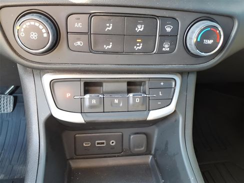 Used 2023 GMC Terrain SLE w/ Elevation Edition image 23