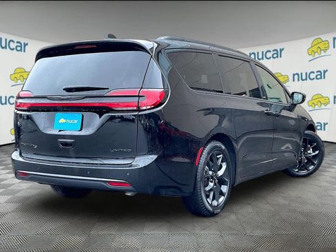 Used 2025 Chrysler Pacifica Limited FWD image 6