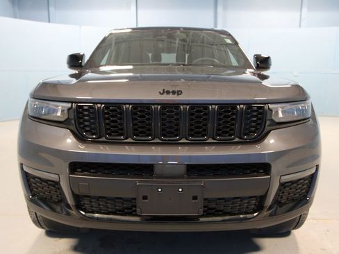 Used 2025 Jeep Grand Cherokee L Limited w/ Black Appearance Package image 32