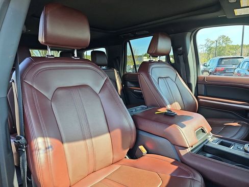 Used 2024 Ford Expedition Limited image 13