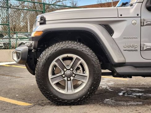 Used 2018 Jeep Wrangler Unlimited Sahara w/ Safety Group AWD/4WD image 8