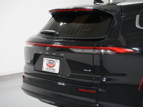 Certified 2025 Toyota Crown Signia XLE image 9