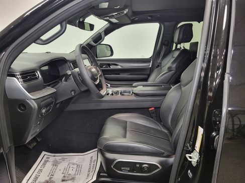 Used 2024 Jeep Wagoneer L Series III w/ Premium Group I image 6