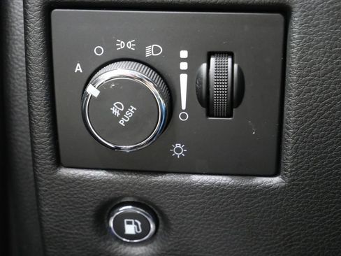 Used 2020 Jeep Grand Cherokee Altitude AWD/4WD image 14