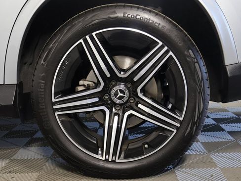 Used 2024 Mercedes-Benz GLC 300 4MATIC image 16