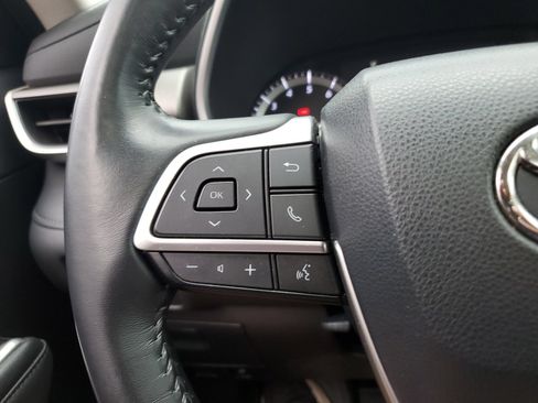 Used 2022 Toyota Highlander XLE AWD/4WD image 22