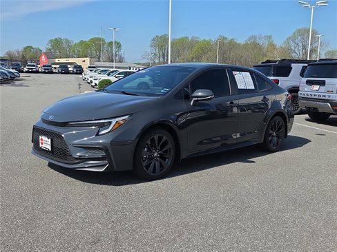 Used 2024 Toyota Corolla SE image 2