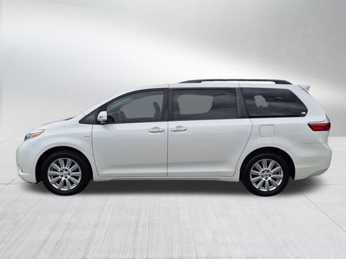 Used 2017 Toyota Sienna Limited AWD/4WD image 2