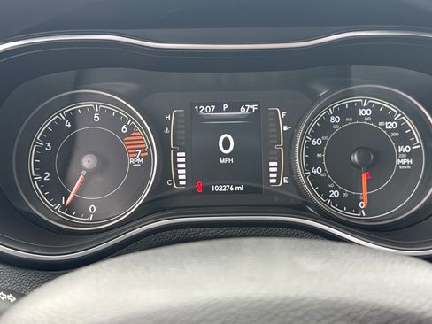 Used 2019 Jeep Cherokee Latitude w/ Popular Appearance Group image 31