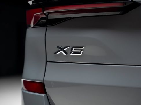 Used 2024 BMW X5 sDrive40i w/ M Sport Package RWD image 32