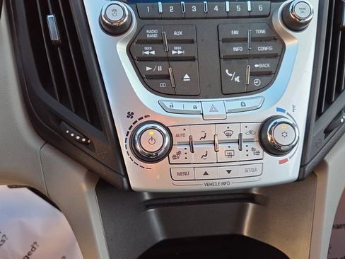 Used 2011 Chevrolet Equinox LTZ FWD image 19