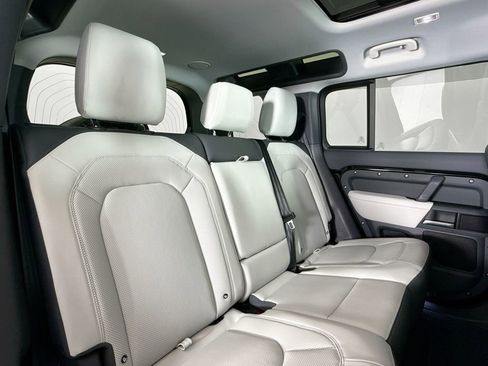 Used 2025 Land Rover Defender 110 X-Dynamic SE image 15