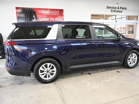 Used 2022 Kia Carnival LX image 5