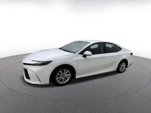 Used 2025 Toyota Camry LE image 8