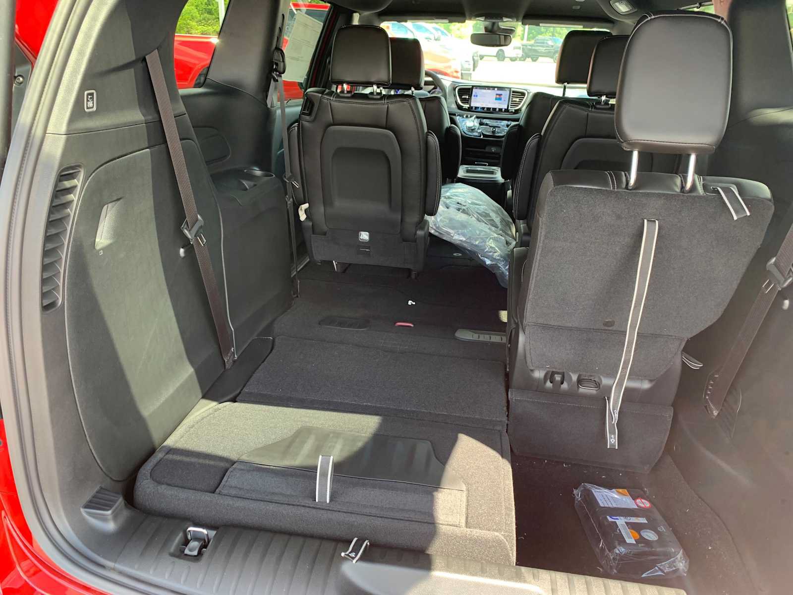 New 2027 Chrysler Pacifica Select FWD image 22