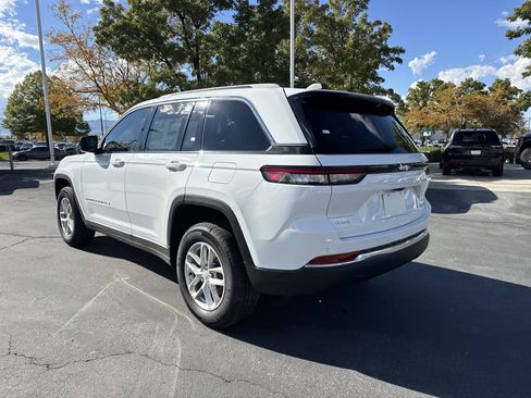Used 2025 Jeep Grand Cherokee Laredo X w/ Trailer Tow Package AWD/4WD image 8