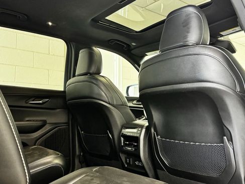 Certified 2024 Jeep Grand Cherokee L Altitude AWD/4WD image 9