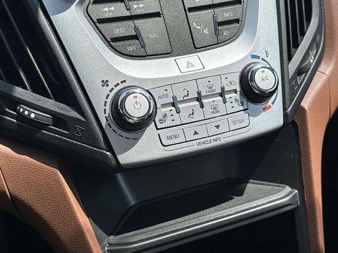 Used 2016 Chevrolet Equinox LTZ w/ Enhanced Convenience Package FWD image 28