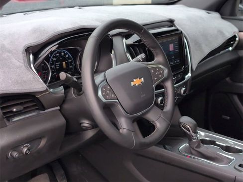 Used 2023 Chevrolet Traverse Premier image 10
