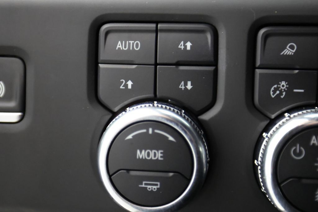 Used 2025 GMC Sierra 2500 AT4X AWD/4WD image 27