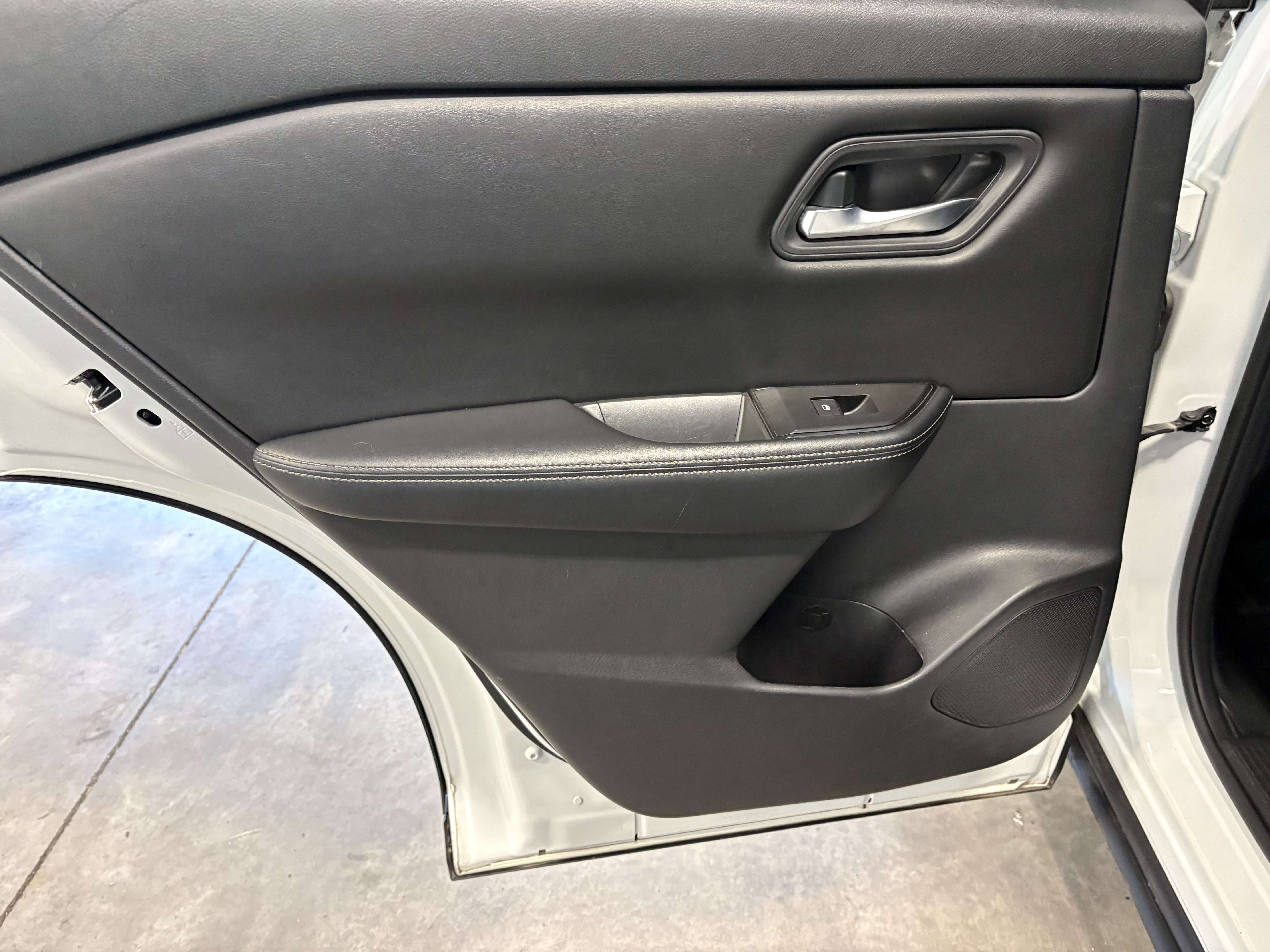 Used 2024 Nissan Rogue SV AWD/4WD image 9