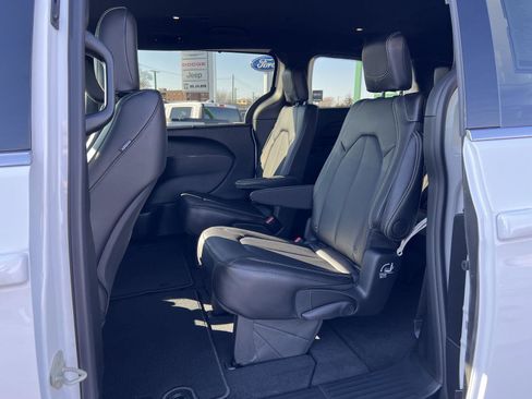 New 2026 Chrysler Pacifica Select image 35