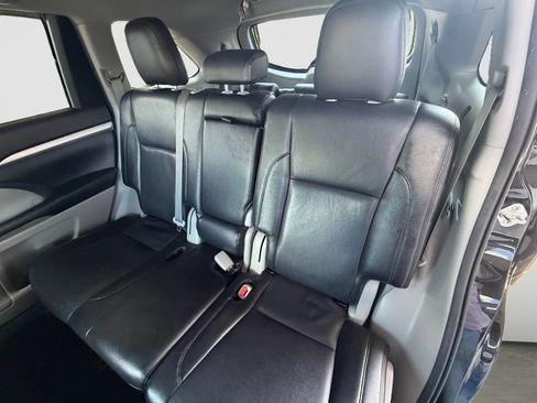 Used 2019 Toyota Highlander Plus w/ Protection Package #3 AWD/4WD image 15