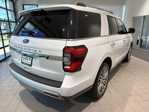 Used 2022 Ford Expedition Limited AWD/4WD image 5