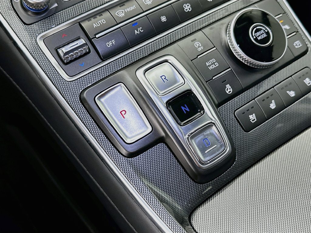 Certified 2023 Hyundai Santa Fe Limited FWD image 17