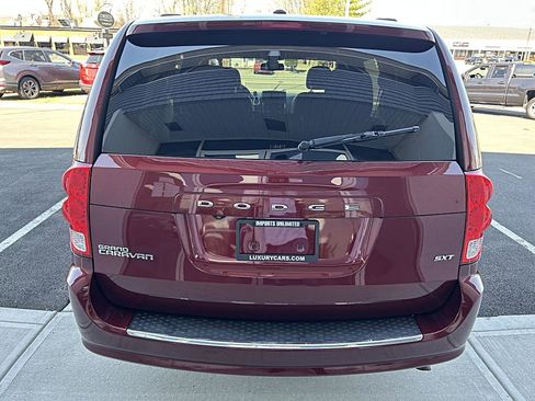 Used 2019 Dodge Grand Caravan SXT w/ Driver Convenience Group FWD image 11