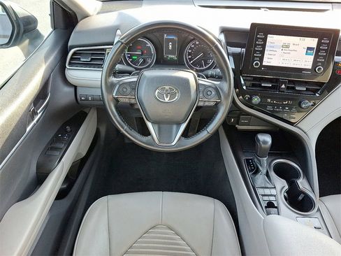 Used 2022 Toyota Camry SE image 11