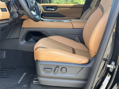 New 2025 Nissan Armada SL w/ Captain's Chari Seat Package image 10