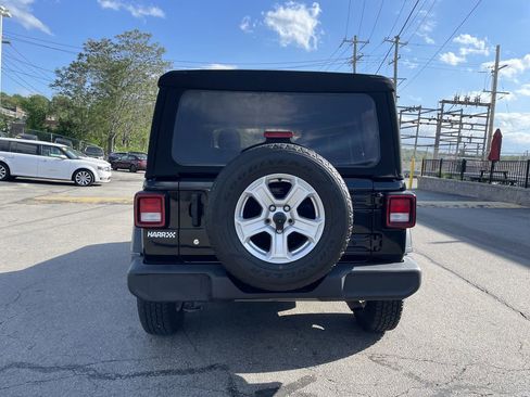 Used 2018 Jeep Wrangler Unlimited Sport S AWD/4WD image 4