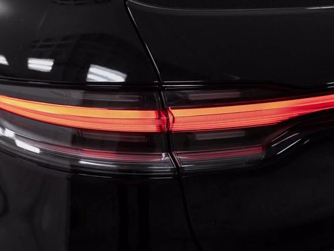 Certified 2025 Porsche Macan Turbo image 36