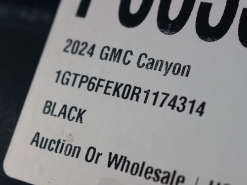 Used 2024 GMC Canyon Denali AWD/4WD image 40