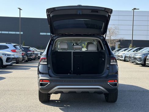 New 2026 Volkswagen Taos SE FWD image 15
