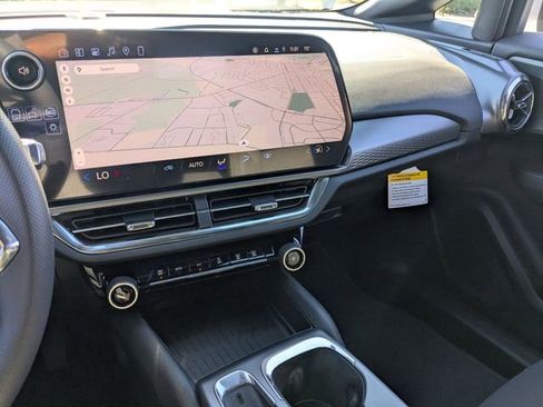 Used 2026 Chevrolet Equinox EV LT FWD image 21