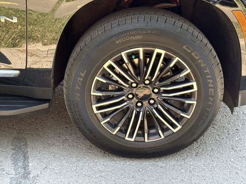 Used 2025 GMC Yukon XL Elevation w/ Technology Package AWD/4WD image 10