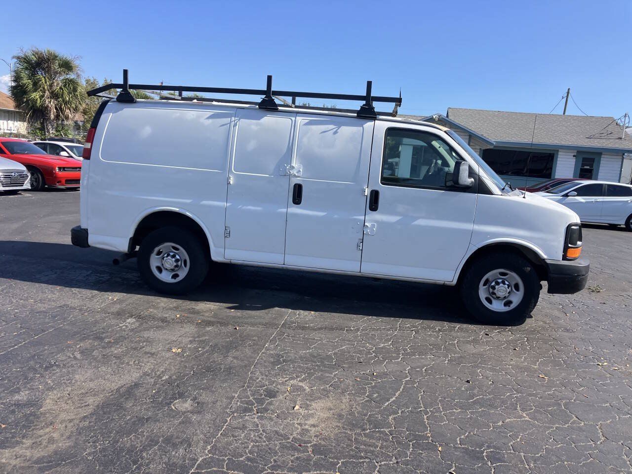 Used 2010 Chevrolet Express 2500 RWD image 14