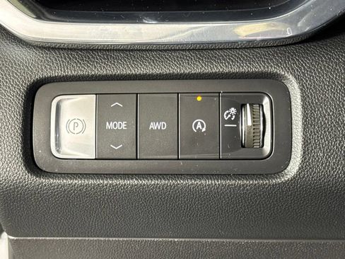 Certified 2025 GMC Acadia Elevation AWD/4WD image 20