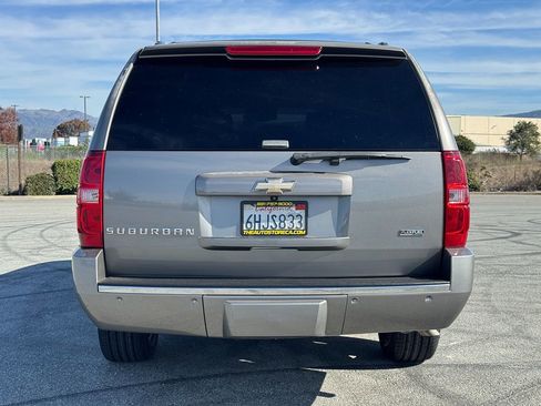 Used 2009 Chevrolet Suburban LTZ image 6